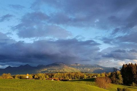 Balcon sud avec vue dégagée sur les montagnes, vue panoramique, temps libre à deux, appartement moderne et cosy de 65 m², Chiemsee, calme, détente, parking,