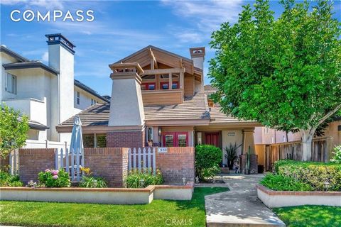 Willkommen in der 1908 Pine Street, einem atemberaubenden Haus im Craftsman-Stil im begehrten Lake Park-Viertel Huntington Beach. Dieses geräumige Haus mit 3 Schlafzimmern und 2,5 Bädern sowie einem vielseitigen Wintergarten bietet über 2.800 Quadrat...