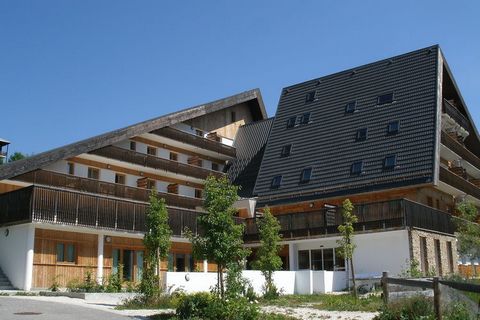 La ville familiale de Gresse-en-Vercors est située en bordure du parc naturel régional du Vercors. Vous pouvez profiter de la nature ici et les pistes de ski sont juste au coin de la rue. La région offre de nombreux plaisirs de randonnée (80 km de se...