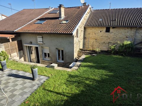 Cousances Les Forges, village à 12min de Saint-Dizier, avec toutes commodités... Maison familiale, entièrement rénovée, offrant une surface habitable de 172m2 sur 2 niveaux avec jardin de 691m2 arboré. Faible consommation énergétique: DPE 'C' En rez ...