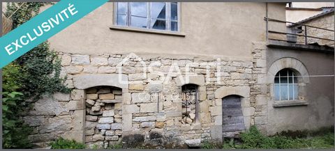 Idéalement située au centre du village de Caylus, maison en pierre de 80m² sur deux niveaux avec une grande terrasse et une possibilité d'agrandissement. Travaux à prévoir, idéal pour gîte ou atelier. Les informations sur les risques auxquels ce bien...