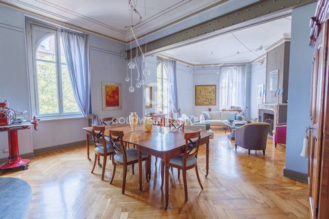 A vendre à Turin, dans le quartier de Crocetta et près de la gare de Porta Nuova, nous vous proposons un magnifique appartement de 200 m², situé au troisième étage d’un élégant bâtiment historique datant de 1911, appelé Casa Lattes car il a été conçu...