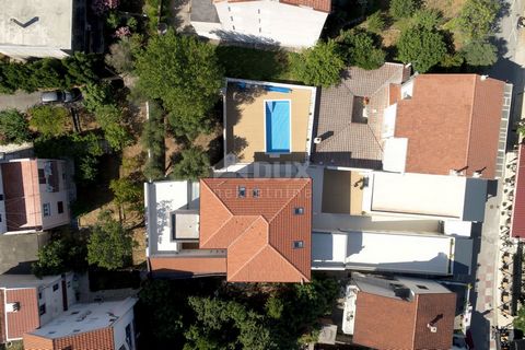 Location: Primorsko-goranska županija, Crikvenica, Selce. CRIKVENICA, SELCE - Villa prima fila al mare Vendiamo una bellissima villa prima fila al mare a Selce. La struttura unica ed unica si trova proprio sulla costa vicino al lungomare principale l...