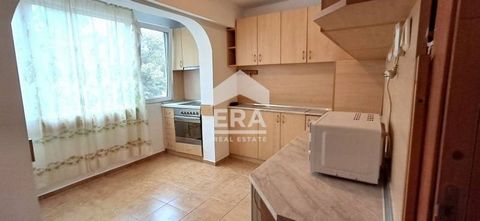 EXCLUSIF! PROPRIÉTÉ NEUVE SUR LE MARCHÉ ! ERA Varna Trend propose à la vente un appartement de trois pièces (type panneau), d’une surface bâtie de 61 m², situé au deuxième étage, dans le quartier de Varna. Levski, sur la rue. Étudiant. La propriété s...