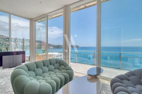 Situé à Roquebrune Cap Martin, à une minute de Monaco, cet appartement d'exception de 112 m² offre une vue imprenable sur la mer. Niché au calme dans le secteur de Cabbé, au sein d'une résidence récente de haut standing avec piscine, cet appartement ...