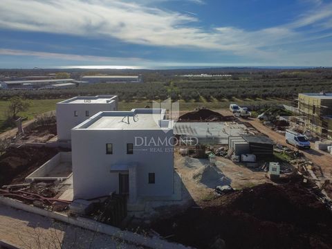 Location: Istarska županija, Poreč, Poreč. Poreč, Umgebung, moderne Villa mit Panoramablick auf das Meer! Diese moderne Villa mit Panoramablick auf das Meer liegt in einer interessanten Gegend im Nordwesten Istriens, nur zehn Kilometer von Poreč und ...