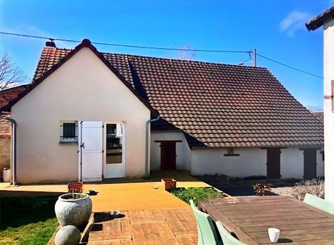 Magnificent residence nestled in a peaceful hamlet, close to one of the most beautiful villages in France and all the necessary shops. Close to several medieval sites, the Brenne park. You will find in the village all the shops of basic necessity and...