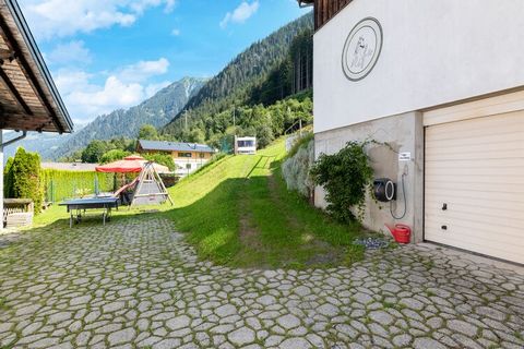 Dieses komfortable Apartment im ersten Stock ist gemütlich eingerichtet und verfügt über einen herrlichen Balkon, von dem aus Sie einen atemberaubenden Blick auf die umliegende Landschaft genießen können. Die ruhige Atmosphäre und die gute Ausstattun...