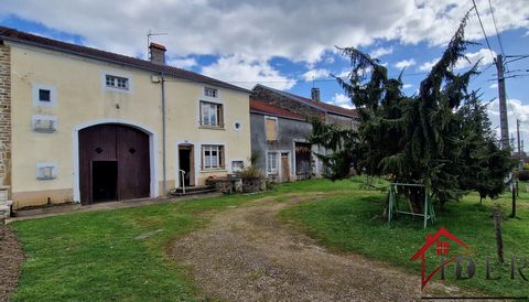 Casa de carácter de 100 m2 de espacio habitable. Esta encantadora casa de 1793 cuenta con un fregadero de piedra, losas de color burdeos, marcos y armarios de época, así como una bodega con doble bóveda, materiales antiguos y un ambiente rústico La c...