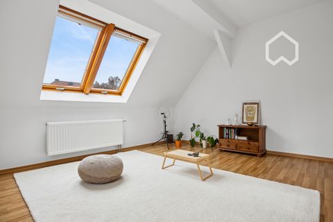 Are you looking for a place with good energy to recharge? An oasis of tranquility and inspiration where the sun shines through the skylights, filling the room with light and warmth. At night, the floor couch offers a enchanting view of sparkling star...