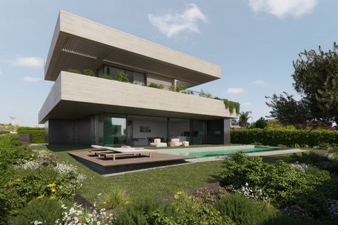 Denna vackra 3-sovrumsdesigner villa som ligger i ett förstklassigt område erbjuder hisnande vyer över Praia da Luz och havet. Den moderna arkitekturen och de högkvalitativa specifikationerna säkerställer en lyxig levande upplevelse. Boendet är förde...