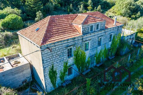 At the most southern part of the Croatian coastline lies this amazing handmade, all stone-tailored villa built in the 19.  century. Considered a cultural heritage this place will be an excellent choice for those buyers with a vision. With a necessary...