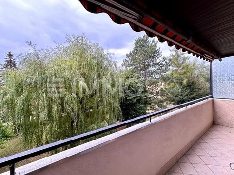 Zum Verkauf steht eine großzügige 3,5-Zimmer-Wohnung im 3. Obergeschoss eines gepflegten Mehrfamilienhauses in 71735 Eberdingen. Das 1972 erbaute Gebäude umfasst insgesamt 33 Wohneinheiten und verfügt über einen Aufzug, der den Zugang zur Wohnung kom...