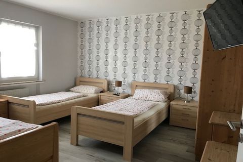 Passez vos vacances dans cette oasis idyllique située à Waßmuthshausen, un quartier pittoresque de Homberg/Efze, dans les hautes terres de la Hesse du Nord. Cette charmante ville à colombages se trouve à seulement 4 km du centre du quartier et offre ...