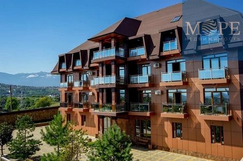 Продам шикарный апартамент в курортном комплексе Бизнес класса. Место для спокойного отдыха, где вдали от суеты города Вы можете насладиться впечатляющими природными пейзажами, чистым горным воздухом и уединением. Видовой номер на горы или море обору...