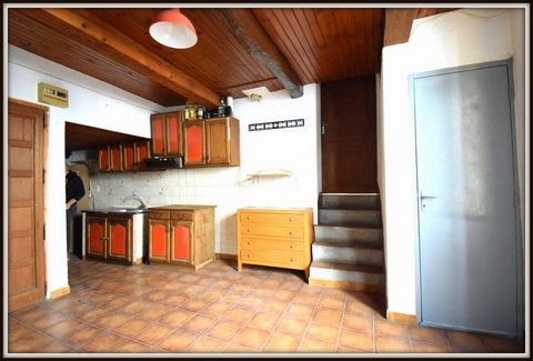 Appartement 4 pièces et dépendances Place des Soeurs Grasse centre historique commerçant