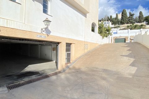 A modern apartment offers a comfortable stay with two well-appointed bedrooms—one with a double bed and en-suite bathroom, and another with two single beds—suitable for up to four guests. High-quality mattresses ensure restful sleep, and air conditio...