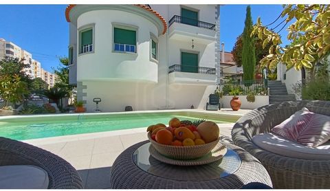 Great 6 bedroom detached villa with swimming pool, garage, barbecue and garden located in Castelo Branco. It is a 3-storey villa in good condition, with excellent sun exposure and very welcoming. It is set on a plot of 462 m2 and its gross area of 41...