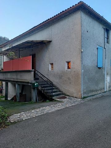 Maison à rénover de 130m2 avec terrain de 1235m2 - Douelle (46)