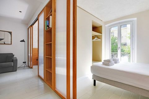 Checkmyguest offers this 45m2 flat for 6 people, located in the centre of Paris, close to the Marais district. Ideal for your stay in Paris! The geographical location of the apartment will allow you to move very easily in the capital via these numero...
