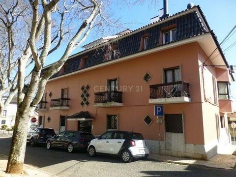 APARTAMENTO T1 NO CENTRO HISTÓRICO DE CASCAIS ,A 500M DA PRAIA COM BOAS AREAS 55 m E 2 VARANDAS COM MUITA LUMINOSIDADE. COM UMA ÓTIMA EXPOSIÇÃO SOLAR, NASCENTE E SUL , PRÉDIO NUMA ZONA PRIVILEGIADA NA ZONA HISTÓRICA DA CIDADE, COM ESTACIONAMENTO A PO...