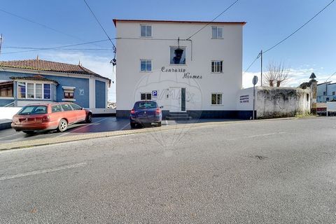 Fantastische accommodatie met 12 suites, volledig gerenoveerd in Conraria-Coimbra We presenteren een exclusieve woning, verdeeld over vier verdiepingen en volledig gerenoveerd om comfort, kwaliteit en een uitstekende investeringsmogelijkheid te biede...