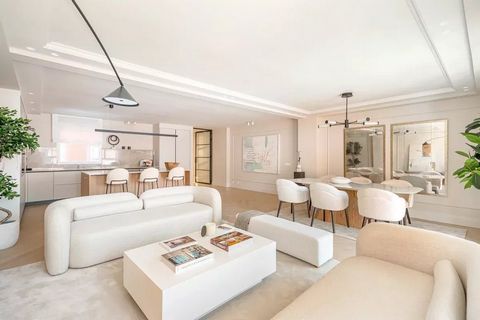 BARNES Madrid sells this renovated luxury apartment of 228 m² located in the prestigious Salamanca district. It combines elegance, efficiency, and comfort, thanks to a comprehensive renovation with top-quality materials, thermal and acoustic insulati...
