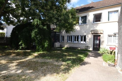 Maison en Pierre 124 m² 7 pièces Secteur Recherché à Vieux Saint Apollinaire