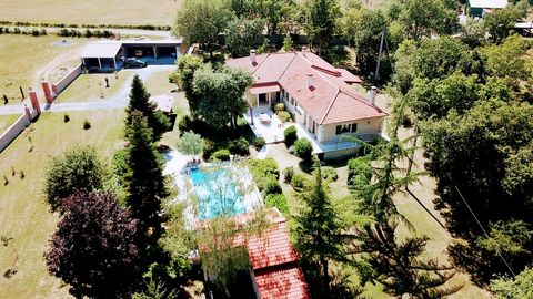 VILLA DE LUXE 350 M² AVEC 17 HECTARES DANS LE TARN