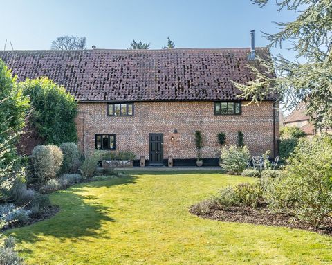 Watch the seasons change over the surrounding farmland, see birds of prey passing by and ducks moving through the garden, their ducklings behind, enjoy starry night skies and spectacular sunsets – this glorious rural location has it all. It’s also le...