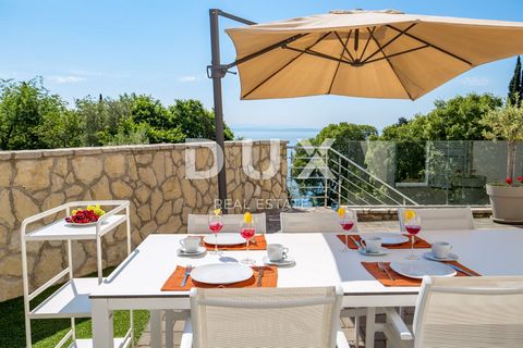 OPATIJA, LOVRAN - exclusief appartement op 50 m van de zee. Te koop staat een exclusief appartement in Lovran, gelegen op slechts 50 meter van het strand, in een unieke moderne villa met in totaal zes wooneenheden. Dit luxe pand biedt de perfecte com...