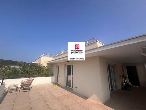 Rare à la vente appartement T3 de 60.09m2 dans résidence de standing de 2022 au 3ème et dernier étage avec toit terrasse de 48.89m2. Niché dans un écrin de verdure, ce très bel appartement comprend un hall d'entrée avec placard, une pièce à vivre trè...