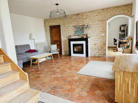 Longère en pierre rénovée 4 chambres terrain 1000m²