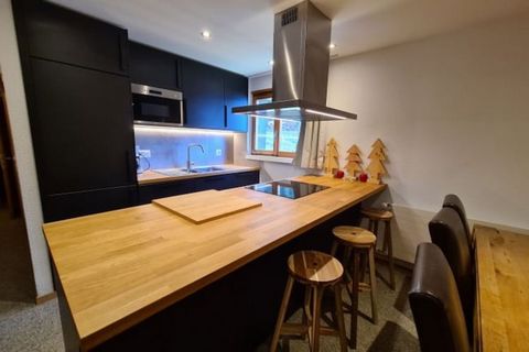 This superb apartment accommodates up to 8 guests and features a terrace with stunning valley views. The bright living room includes a sofa bed for two, a cozy fireplace, and cable TV, along with free WiFi. Guests will appreciate the convenience of a...