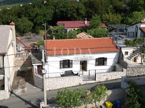 Location: Primorsko-goranska županija, Crikvenica, Jadranovo. Located in a quiet part of Jadranovo, this charming single-storey house offers 65 m² of living space, ideal for holidays or year-round living. Situated close to the sea and all essential a...