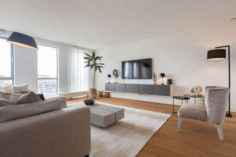 Con interiores elegantes y sofisticados, este apartamento de 2 dormitorios en Den Haag ofrece unas vacaciones de lujo. El apartamento es ideal para una pequeña familia o un grupo de 5 amigos. Desde la terraza del apartamento, tiene una hermosa vista ...