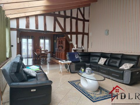 WASSY, town 15min from Saint-Dizier with all amenities, Let yourself be seduced by this beautiful apartment of 164m2 with garage in the heart of town in a quiet place. Behind this magnificent wooden door, a covered courtyard with a beautiful stair cl...