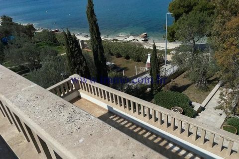 EXCLUSIVE SALE! Beautiful house of approx. 250 sq.m. for sale situated in a fantastic location on the northern side of the island of Čiovo, direct on the seafront. It stands on the plot of 1030 sq.m. and spreads over three floors offering gorgeous vi...