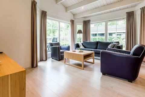 This detached wooden chalet is located in the spacious and wooded holiday park Landgoed De Scheleberg. In the middle of nature, yet only 7 km from the city of Ede and 5 km from the town of Lunteren. This cosy and bright chalet has a living room and a...