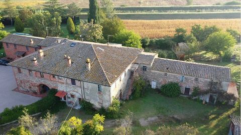 SINALUNGA (SI): a few kilometres from the beautiful village of Sinalunga, farm consisting of: * Flat irrigated land of about 11 ha suitable for any type of cultivation. * Portion of independent farmhouse in stone and brick with arches and vaults of a...