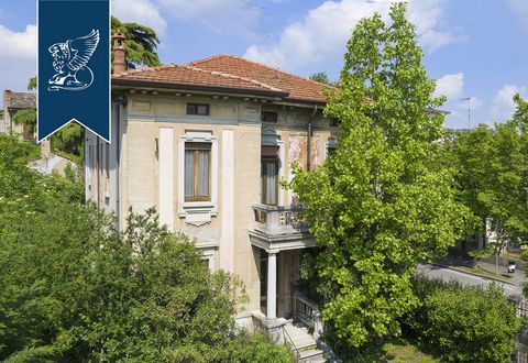 In Castiglione delle Stiviere, province of Mantua, is situated this estate, which is currently up for sale in the heart of the area surrounding Lake Garda. This luxury villa sprawls over 400 m² in total and encompasses four floors. The upper-ground f...