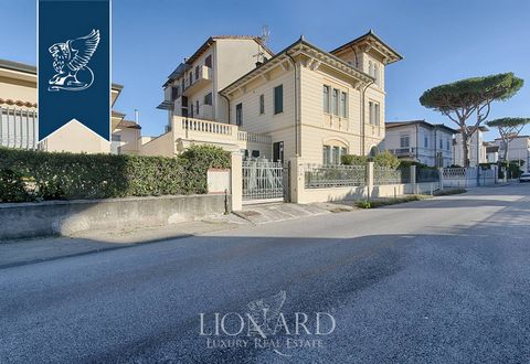 This villa for sale is located in Viareggio in Versilia. This double-storey, Art-Nouveau-style villa includes a small tower, bringing its total surface to 290 m2. The ground floor features an entrance hall leading to a double living room with a firep...