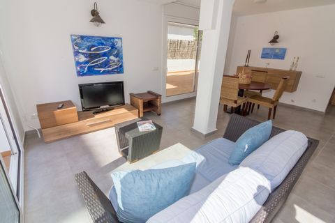 Galeria de Las Acacias Bajo 1. L'appartement à Rosas / Roses possède 2 chambres et a une capacité pour 4 personnes. Le logement de 60 m² donnant sur la piscine est confortable et moderne. Il est à 500 m du supermarché, à 1900 m de la plage de sable, ...