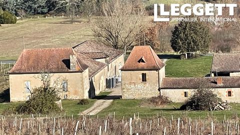 A13851 - In the heart of the Périgord Pourpre - 3 km from a village and 10 km from Bergerac - you find this pretty 19th century stone farmhouse with its operational vineyards, Appellation Bergerac Rouge and Monbazillac. Its quiet location with a very...