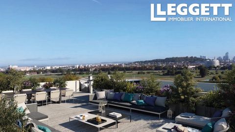 A17350 - LEGGETT PRESTIGE is pleased to present this beautiful 5-room apartment ideally located in the west of Paris, in Garches in the Hauts-de-Seine. This flat is located in a medium-sized standing residence (98 units). The town of Garches is renow...
