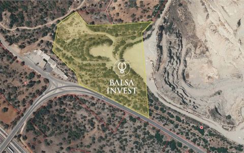 Located in Boliqueime. Urban land with 32,966 sq.m very close to the Boliqueime access point to the A22 (Via do Infante), registered as land for mineral extraction or agriculture. The land is classified in the PDM of Loulé as an Extractive Industries...