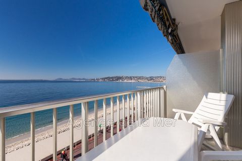 Located on the 3rd floor in a residence of good standing 2 rooms of 55 m² which can accommodate 4 people. Crossing apartment facing south, living room opening onto a beautiful terrace with stunning sea views. A bedroom with a double bed, an independe...