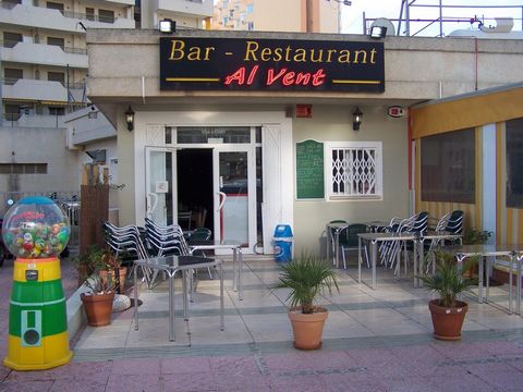 Restaurant in full operation, equipped, with terrace, close to beaches and hotels. Ready to get to work. Features: - Terrace