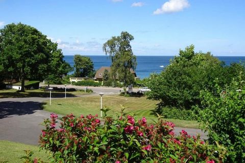 Ferienpark am Meer und Strand in Sandkås Entlang der Küstenstraße zwischen Bornholms beliebten Städten Gudhjem und Allinge liegt die Stadt Sandkås und der Ferienpark Abildgård. Hier können Sie auf den Spuren des deutschen Kunsthändlers Herbert von Gr...