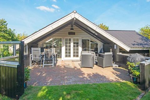 On a quiet and closed road you meet this charming cottage in Stauning with a scenic location close to the unspoilt nature on the east side of Ringkøbing Fjord. Inside, the cottage exudes a good, Danish cottage atmosphere. You are guaranteed to spend ...